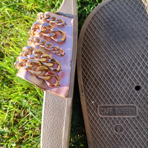 Cape Robbin Slides size 6 - Picture 3 of 4